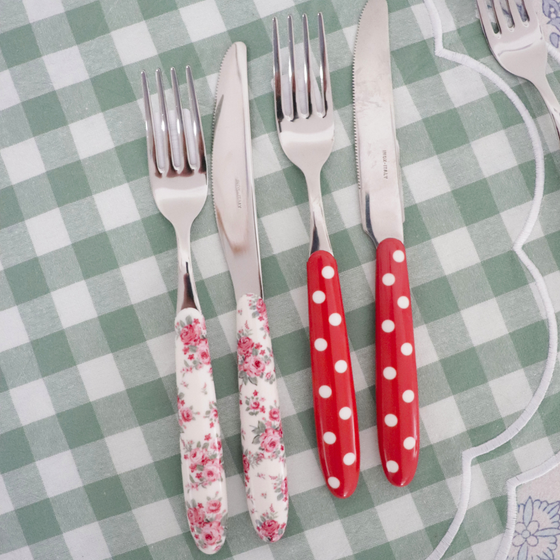 Cutlery set red and white polka dot