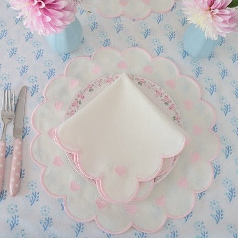 scalloped embroidery hearts napkin